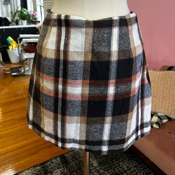Plaid Skirt - Picture 2 of 2